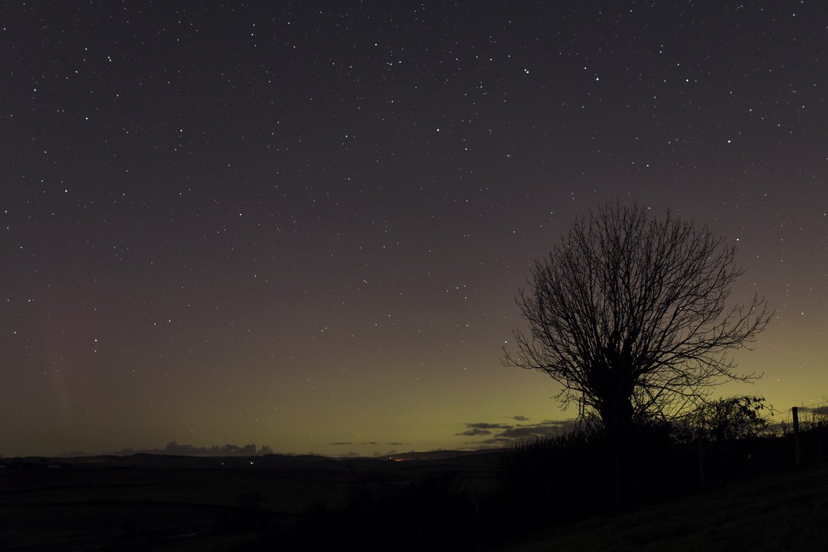 MikeBolam's tweet photo. .@StormHour @WindyWilson88 @BBCScotWeather @metoffice @aurorawatchuk Watching the #Aurora this evening from #Kirkgunzeon D&amp;G SW Scotland https://t.co/mheHX3Fp3K