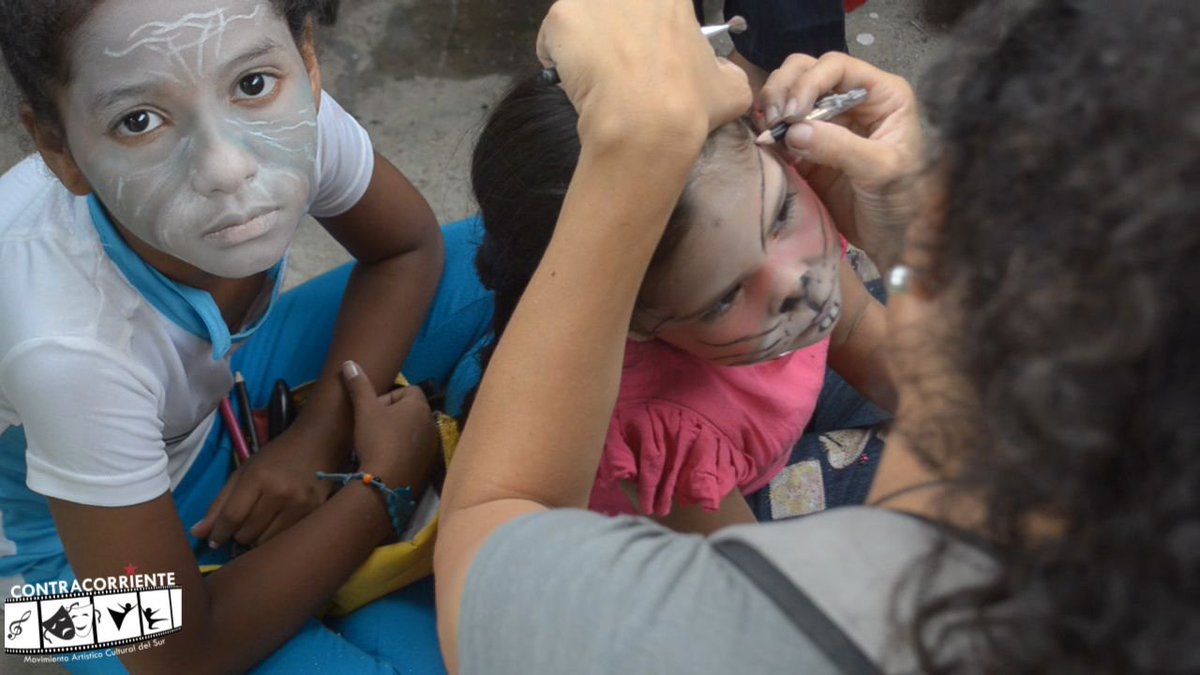 KontraKorrient's tweet photo. Maquillaje y preparación de los chicos de la obra "La Rebelión de Los Ratones" en nuestro #1erEventoAutogestión @NicolasMaduro @JauaMiranda https://t.co/h5XIcyDSqC