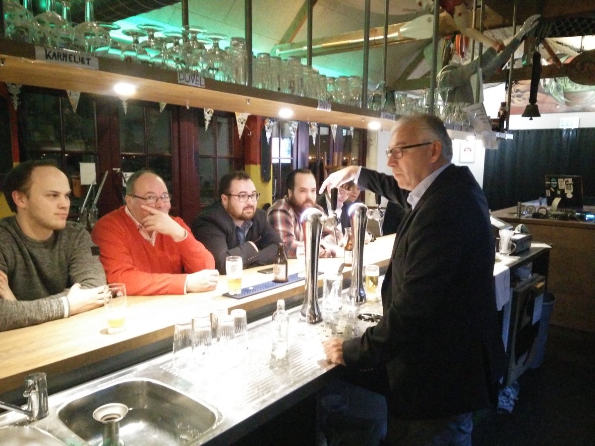 jongvldkh's tweet image. Aangenaam gesprek tussen schepen Piet De Groote en de café gasten.
Iemand met een blik op de toekomst. #jongvld #cafejongvld #mykh