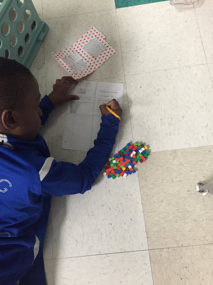 CarterKdcarter's tweet photo. Creating scenarios that we could find division! #theirway #quotient #divisor #dividend #smithleopard https://t.co/YByHpLIhwZ