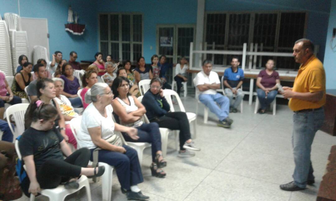Importante Asamblea de ciudadanos en la casa  parroquial de la urb. La Beatriz, para discutir el tema de la recolección de la basura.