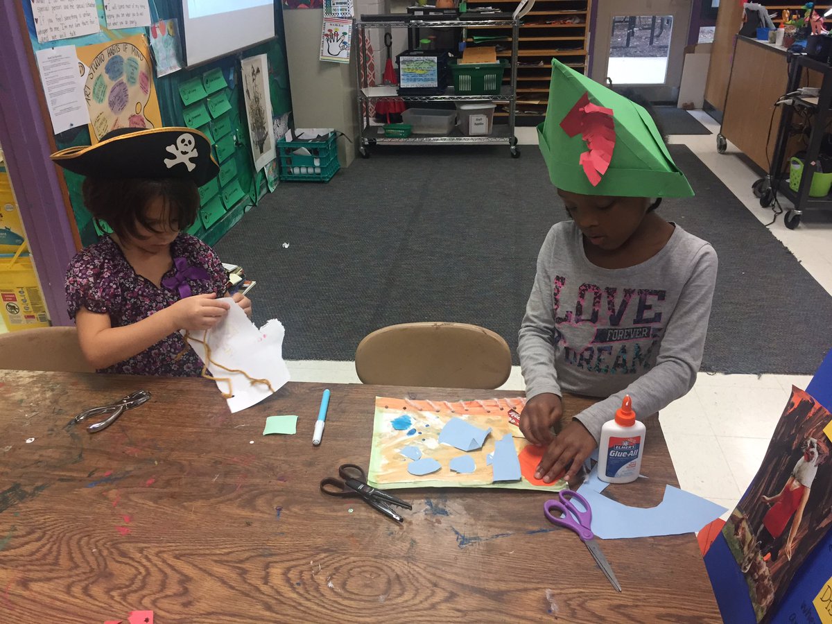 schwARTzROOM's tweet photo. Sometimes ya just gotta dress up while you make art. #CollageStation #ArtistsDevelopCraft #tabchat https://t.co/OvIH1f2S7D