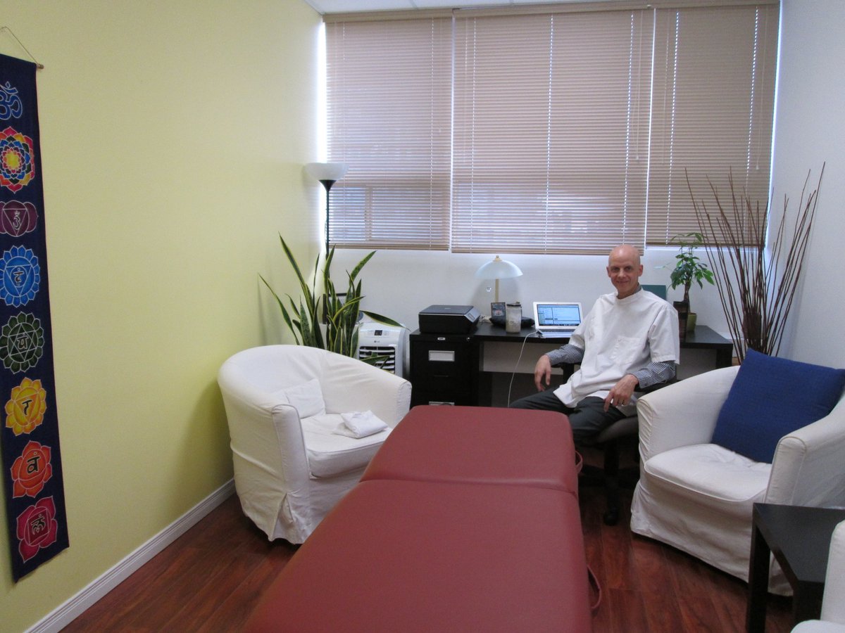 Pathstovitality's tweet photo. Settling in to our new space. Here, we have Jared in the "Fire" room! #osteopathy #transense #osteopathic #pathstovitality https://t.co/GXkaI3VroG