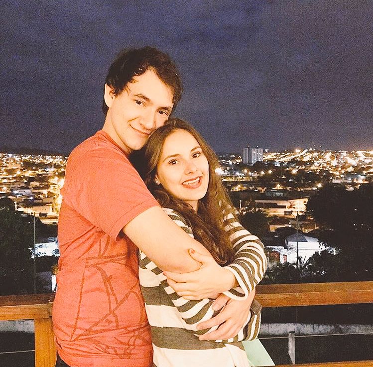 flybabacas's tweet photo. Amo esse casal ❤️ @manudigilio e @superdearo #Manu #Dearo #Falaidearo #MeuMundoBabaca https://t.co/dd1lXZ7Ij3