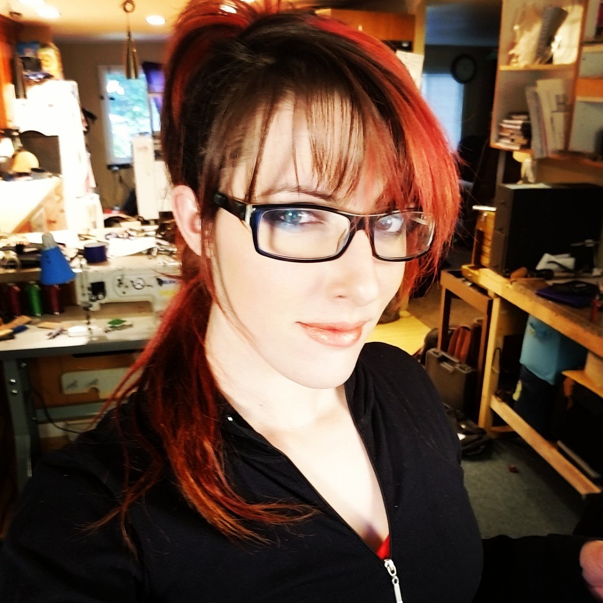 SoulBoundLeathr's tweet image. Live now. Making a knife sheath for @Rogers_Kustoms twitch.tv/suchikuchi #twitch #twitchcreative #leather #knife #sheath