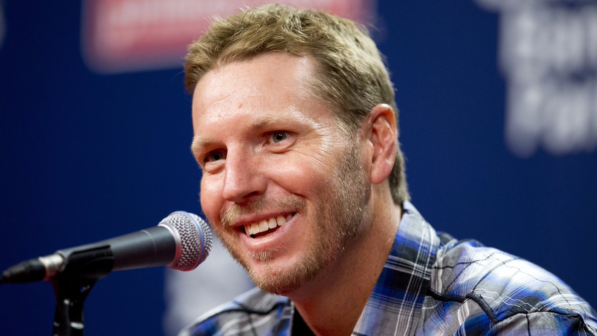 SportsCentre's tweet photo. BREAKING: Toronto Blue Jays legend Roy Halladay has died in a plane crash in the Gulf of Mexico. He was 40. MORE: https://t.co/0ylnWGf16y https://t.co/Wz1G6tECe4