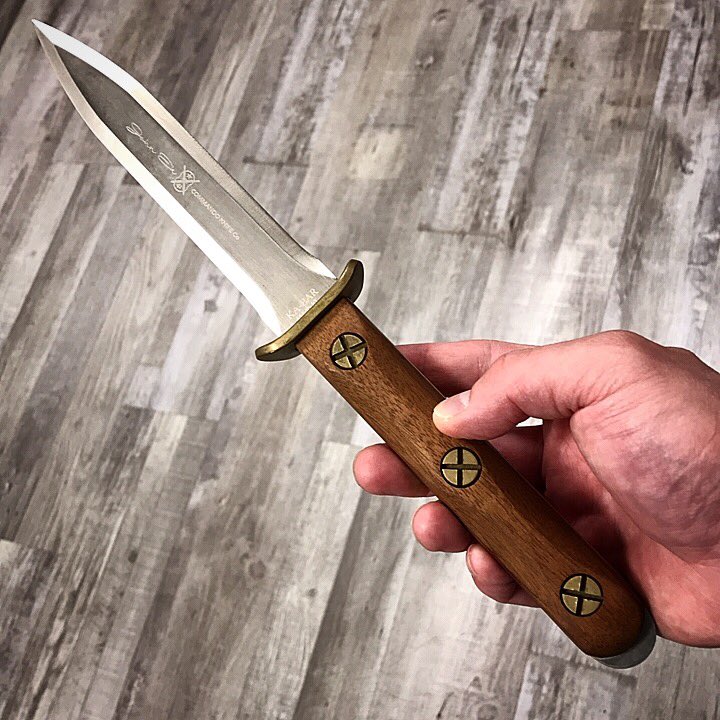 EkKnives's tweet photo. The EK13 Presentation Knife. The bell of the ball. #Ek #EkKnives #KABAR #knife #MadeinAmerica #MadeinUSA #EkCommando https://t.co/PJTVllAERw