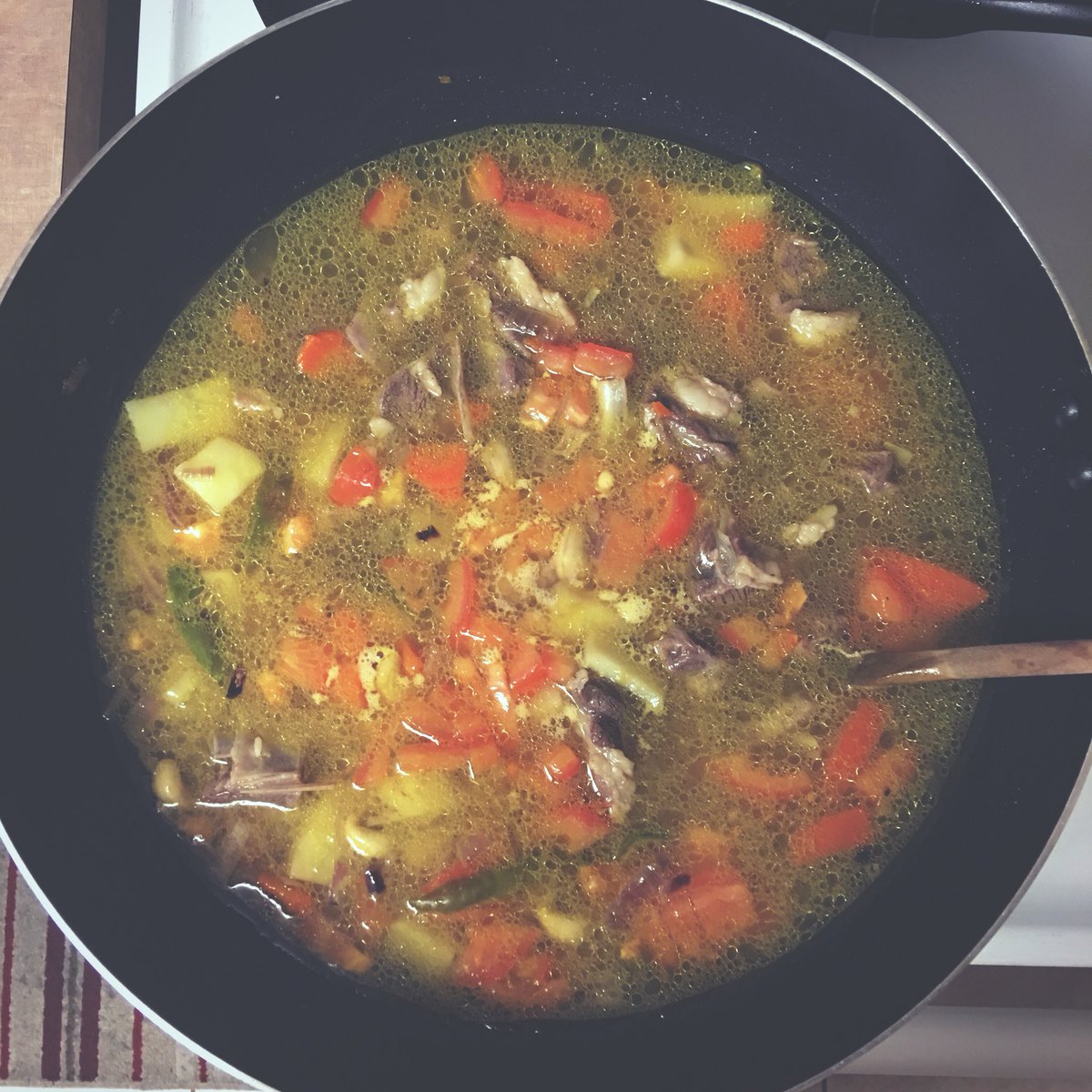 CreativeImpulse's tweet photo. Mutton stew for dinner tonight. 🥘🌶🍅 Clicked this picture before I added the coconut milk. 😋
#muttonstew #dinner #foodphotography #bloggerlife #mutton #ammasrecipe #coconutmilk #foodporn #foodupdates #dinnerdelight #carrotsandpotatoes #foodblogger https://t.co/xqFMPzt2Pc