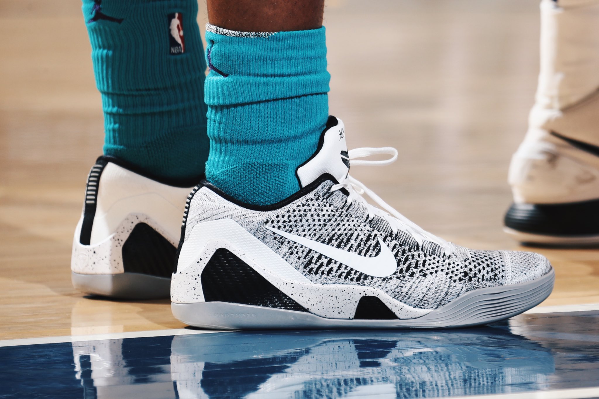 B R Kicks on X Malik Monk in the Beethoven Nike Kobe 9 Elite Low vs. New York. https t lrfHxePMDs X