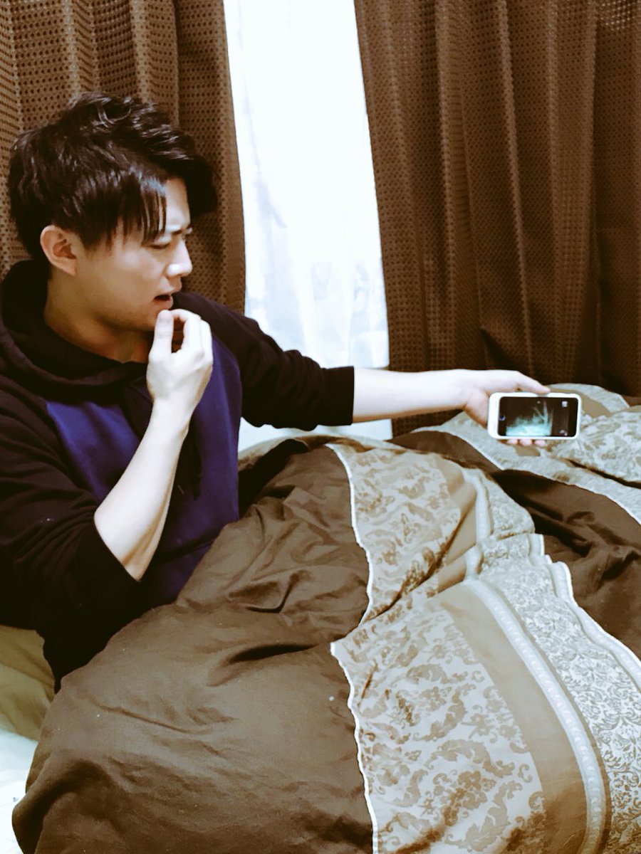 西井幸人 最近怖い映画 ホラーゲームの実況 とりあえず怖い動画見るときいつも側面から見てます これって俺だけなのかな 笑笑 びっくりして携帯投げちゃうもんで 笑 いつも側面から心の準備をしながら見てます笑笑 2枚目はぼく視点