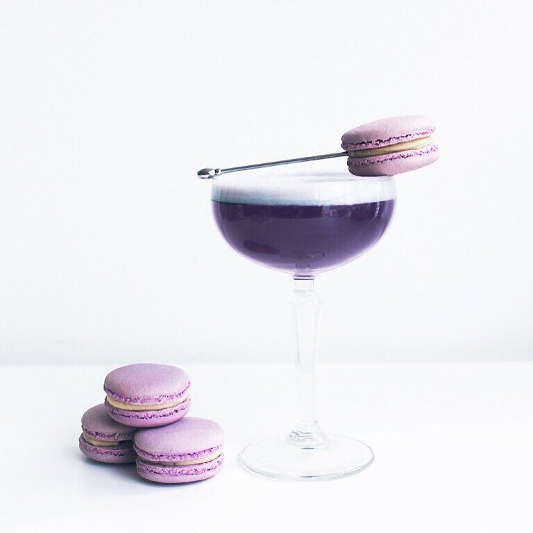 marketmeca's tweet photo. Cocktails. Macaroons. Vancouver. Good night https://t.co/xnoYDP8DcX https://t.co/pRUUn9lNIE