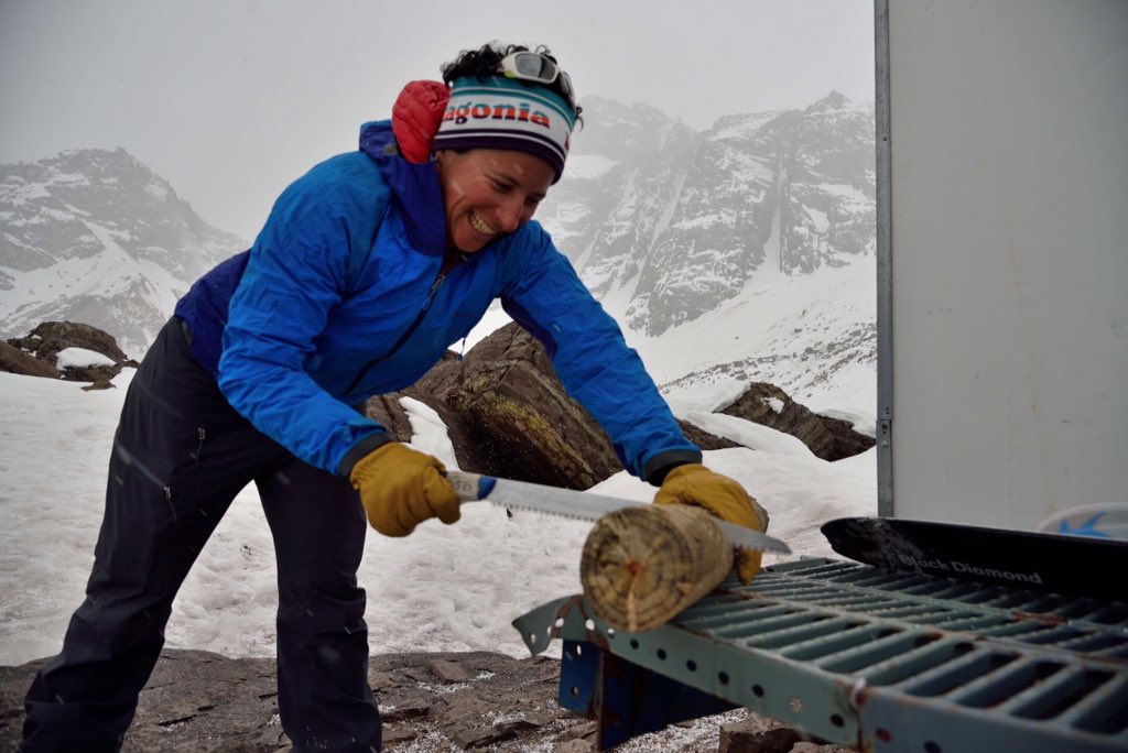 jgarcia7's tweet photo. Parte de la montaña es la preparación de los campamentos, disfrutar de los días en los cuales no se puede salir a escalar/esquiar. Grandes momentos en el sur! #aseguimguides #patagoniachile #esqui #chile #noalaltomaipo #mountainguidelife 📷 @diegosaezberos @patagoniaCHL https://t.co/63IfYuYBzC