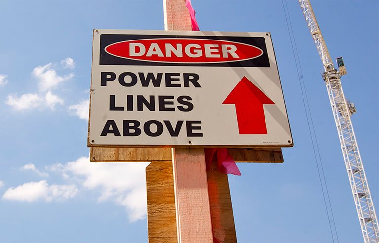 SafetyHealthMag's tweet photo. Fatal #electrocutions ‘unacceptably high’ in #construction industry despite decline, @CPWR says. https://t.co/zA14TwswbG https://t.co/T4E7dNtNrf