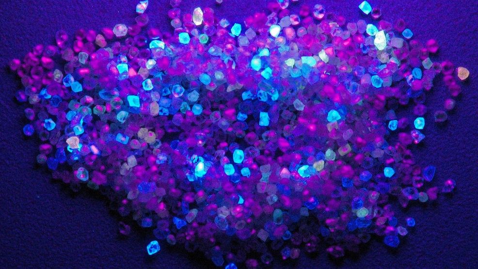 DiamondGuideNow's tweet image. Check out blacklight responsive diamonds paper.li/DiamondGuideNo… via @komonews #Diamonds