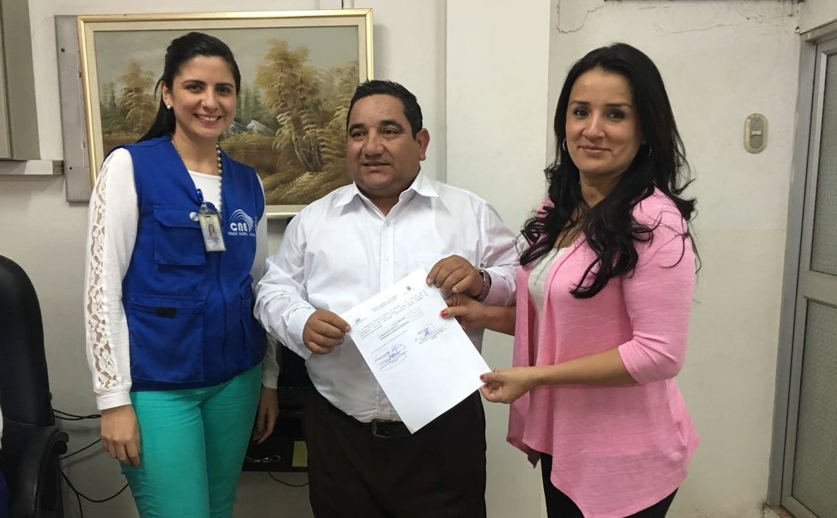 ana_arteagam's tweet photo. El @CNEManabi entregó hoy la clave a el "Movimiento Nuevo Rumbo" del cantón de Manta | #CNEInforma https://t.co/EIkKlU874c