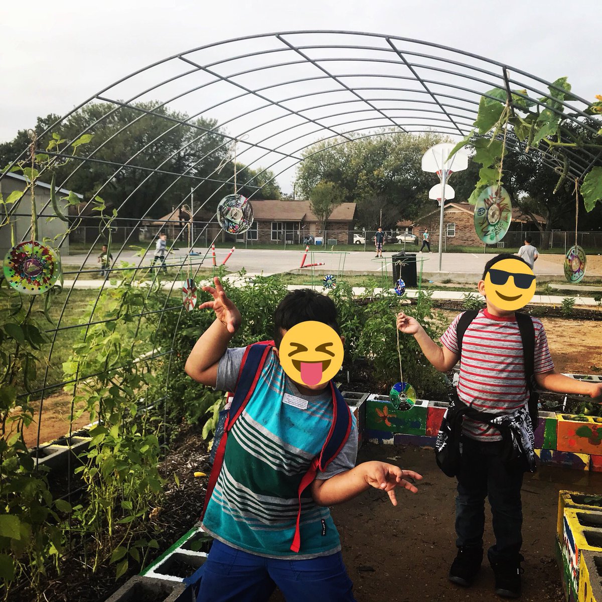 jturner611's tweet photo. K-2 Garden Art Enrichment club creating bird deterrent decor for our #TXSprouts garden @VoigtAIA_RRISD #VikingsGotHeart https://t.co/s2w6OCTUIb