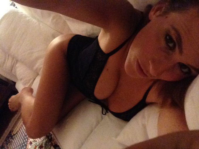 Anche questa sera dedicatemi un orgasmo vi aspetto in diretta alle 24 su https://t.co/kM6mQkQ3CY https://t<a href="/tag/live"class="tags"><span>#live</span></a><a href="/tag/liveshow"class="tags"><span>#liveshow</span></a><a href="/tag/michelleferrari"class="tags"><span>#michelleferrari</span></a>