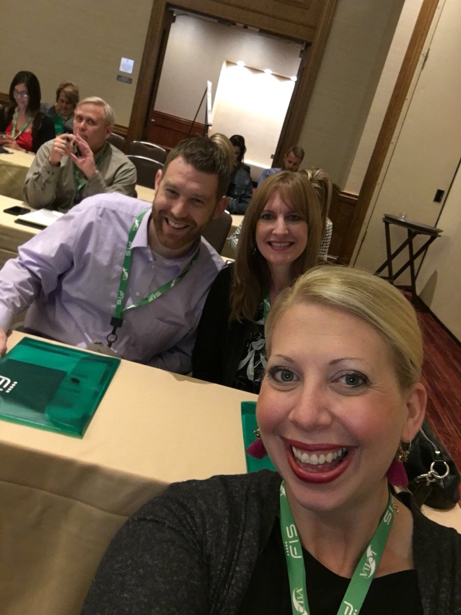 blondebanker_'s tweet photo. Look who I sat beside @ the last breakout session @CathySue @HelloFitch @TaitiaElliott @FredCntyBank!!! #LeadFwd @krimson127 @RyanConner1 #TwitterPeep #MeetUp π https://t.co/7LbLE9Oxs6