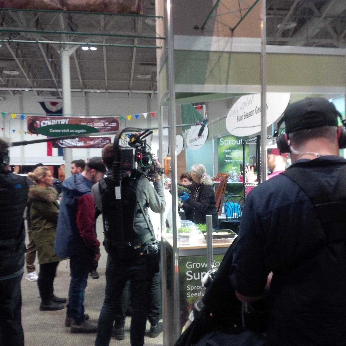 tysman1's tweet photo. #fourseasonsgreens from Muskoka being interviewed by @foodnetwork chefs @FedNor https://t.co/D25vqrbXhf