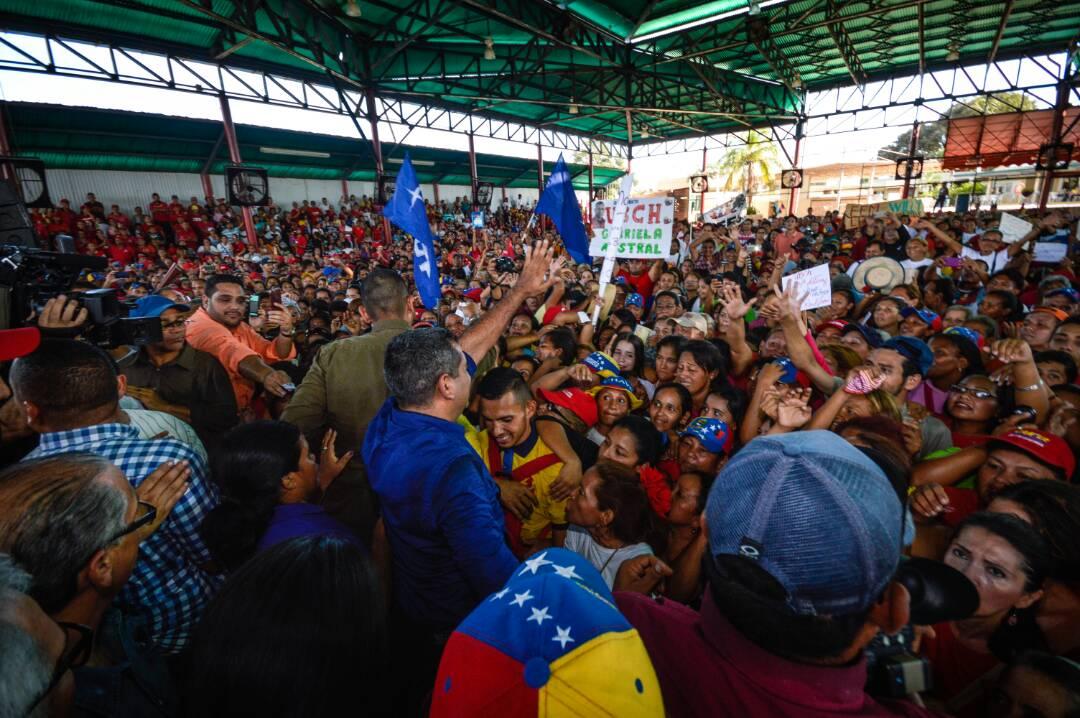 Gracias por este recibimiento tan lleno de alegría. Juntos vamos a conseguir la victoria perfecta para Maracaibo. #MaracaiboTeQuiero