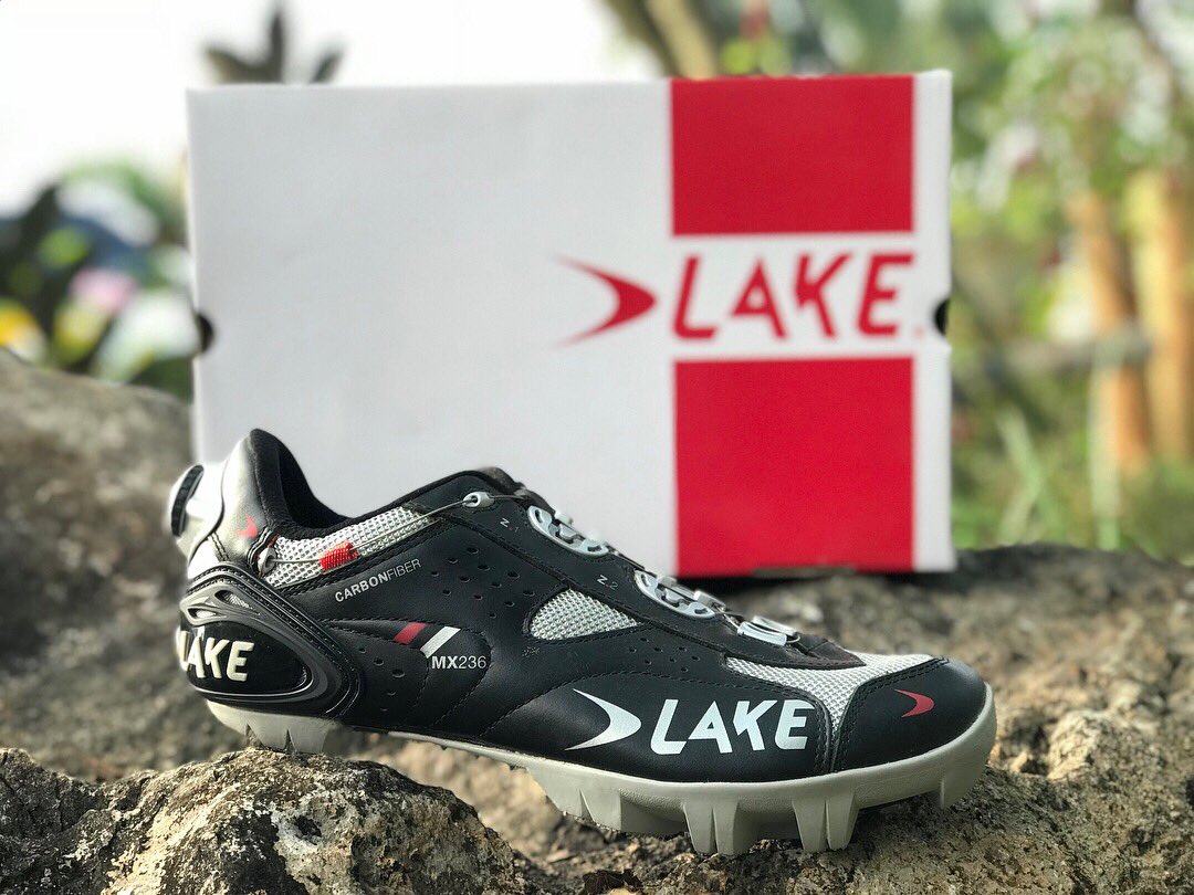 EtcMotorcycle's tweet photo. Some of the lake cycling shoes that are on SALE!!!
40% OFF ON ALL 
LAKE CYCLING SHOES!!! 
🚵🏼‍♀️🚴🏽🚵🏼‍♀️
🔴⚪️⚫️
#supportlocal 
#cyclingshoes https://t.co/D3pIzb8E6C