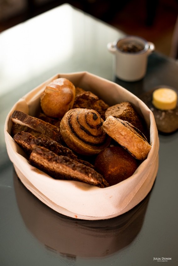 TheLodgeAshford's tweet photo. A selection of our freshly baked breads and pastry's ready just in time for lunch #quaybar #fresh #mouthwatering
https://t.co/D5FDUBnwCG https://t.co/wNByMExgAg