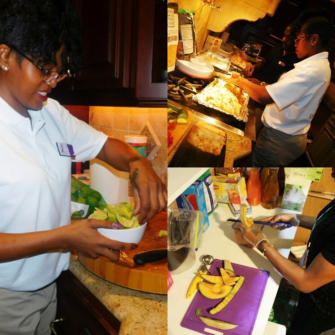 Janetts_Events's tweet image. My team works hard and so do I! I have fun doing this!
#kitchenstaff #waitstaff #Events janettesevents.com