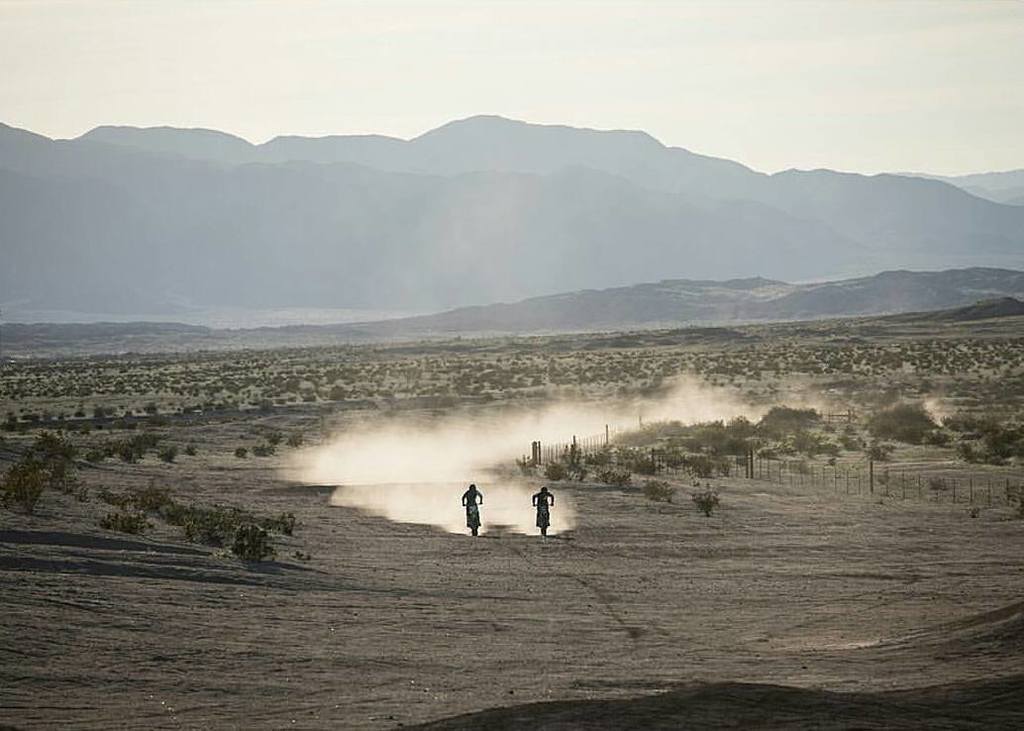 shiftargentina's tweet photo. ¿Qué es lo mejor de andar por el desierto? Que no hay límites de velocidad. | #pureshift  #shift #shiftargentina #… https://t.co/dBPiiKyIm1 https://t.co/o1TCfeH2iL