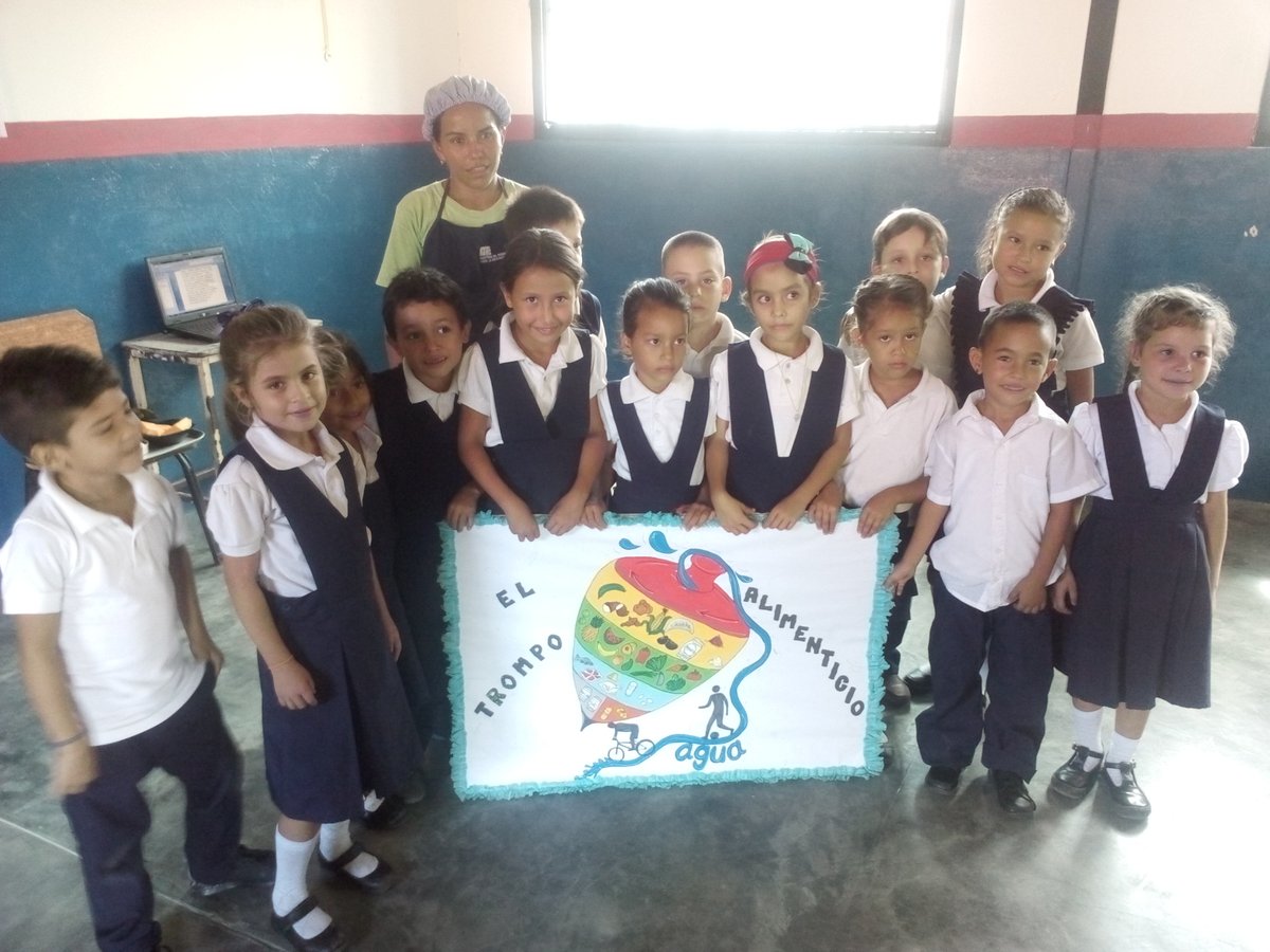 trino_arc's tweet photo. HOY CHARLA  INFORMATIVA Y EDUCATIVA DEL TROMPO DE LA ALIMENTACIÓN EN LA ESCUELA EL BOLIVARIANO MUNICIPIO ANTONIO ROMULO COSTA (Las Mesas) https://t.co/OTJFK2eMzs