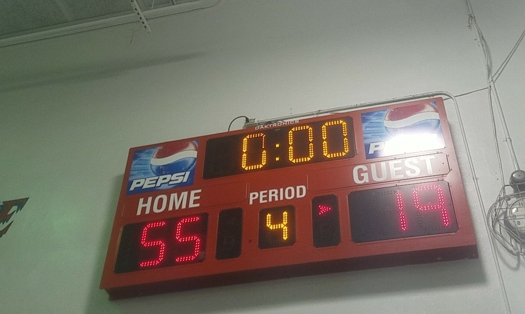 LagunaTwins_'s tweet photo. Apollo lady rockets take another win.  💪🏀6-0 #apollomiddle #ladyrockets https://t.co/TqQbtvQwNB