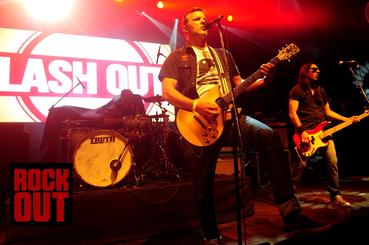 RockoutAr's tweet photo. Los @lashoutoficial abrieron con todo la primera fecha del #RockoutArgentina 👊 https://t.co/svaPcsRuTR