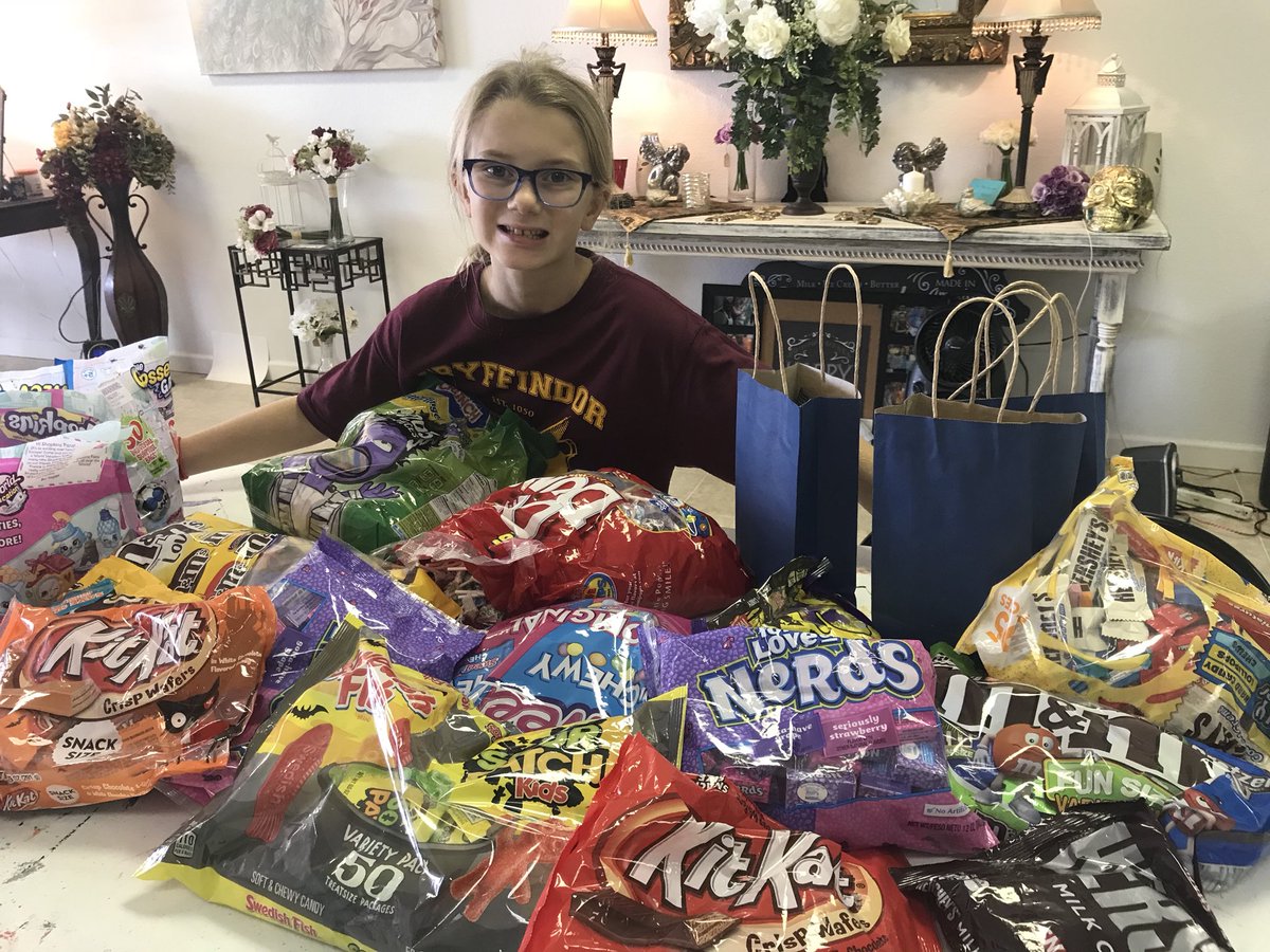 birthdayjoytx's tweet photo. #GirlScouts showing their love for children in crisis #candygalore #houston #nonprofit #fostercare #homelessyouth https://t.co/PVR44PZucu