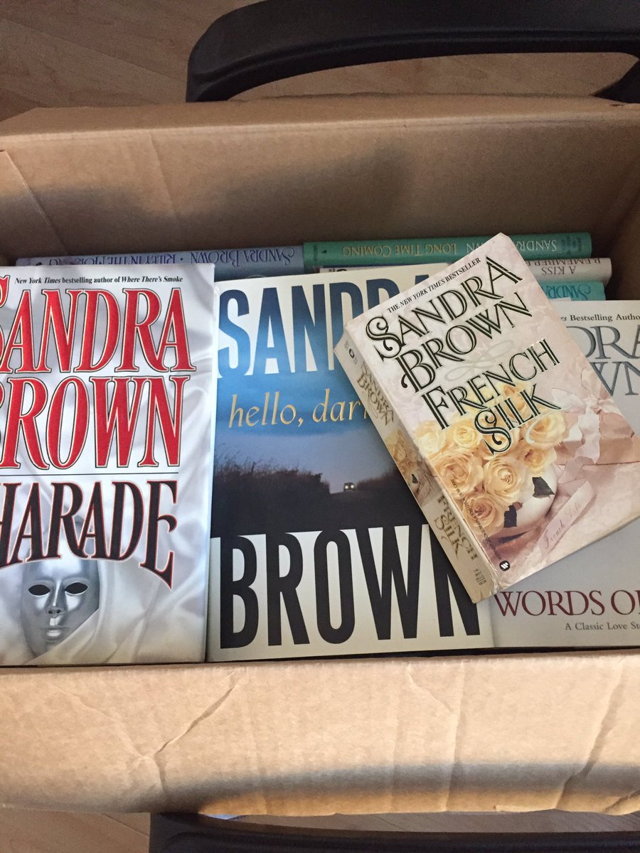 LindaStilesFox's tweet image. Read a good book lately?  #themoveison #officepacking