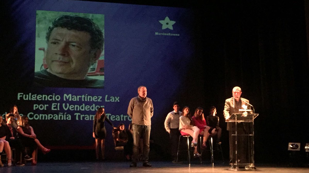 Felicidades a @martinezlaxfulg profesor de Literatura dramática en <a href="/EsadMurcia/">Esad Murcia</a> mejor autor #PremiosAzahar x.com/MurciaaEscena/…