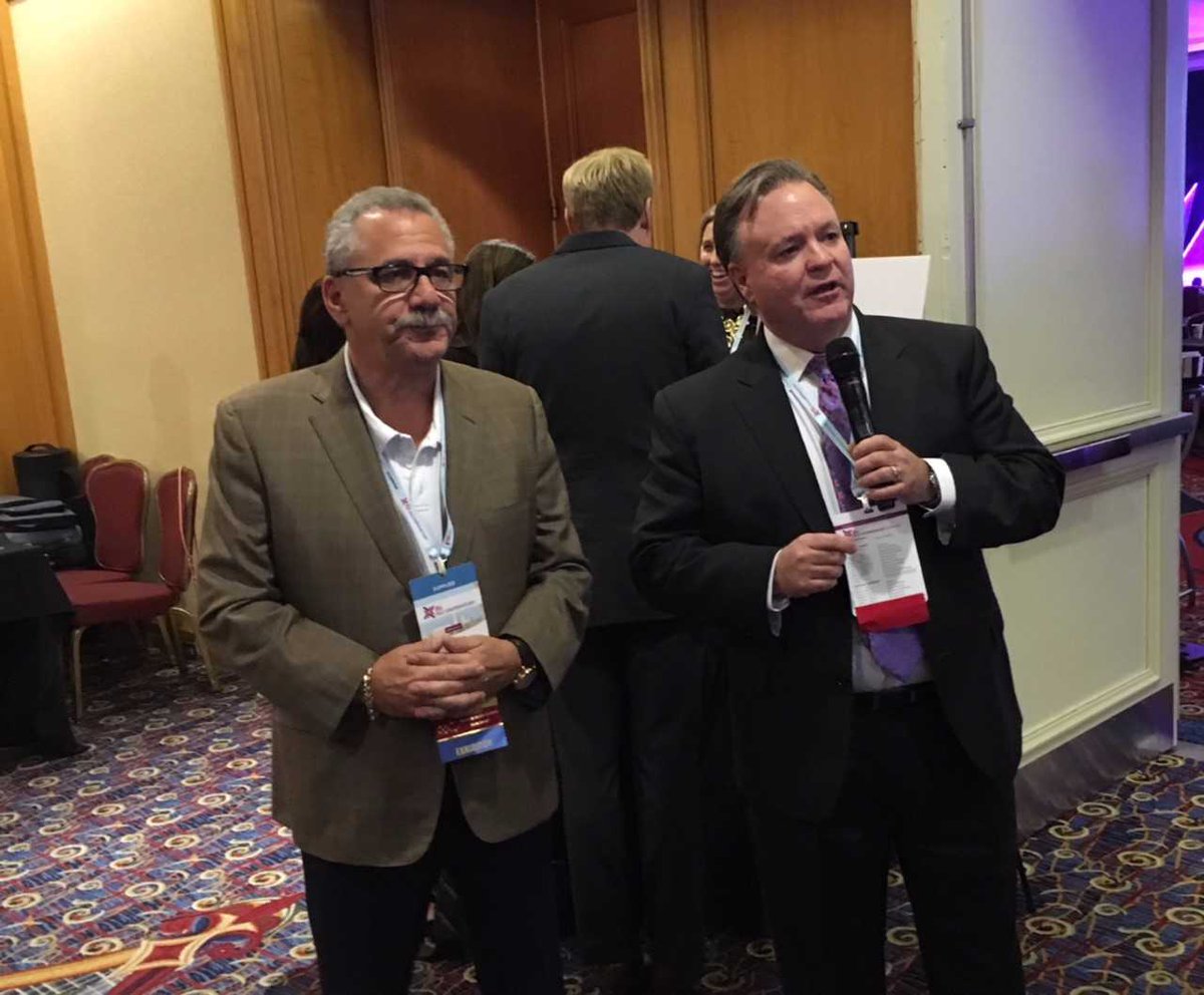 TheDSEF's tweet photo. Al Alpert, @smartofficenow and @DSAssn Supplier Chair, and Gary Huggins, #DSEF executive director, recognizing supplier contributors for their support. #DSAFC2017 https://t.co/JLX18r4cuz