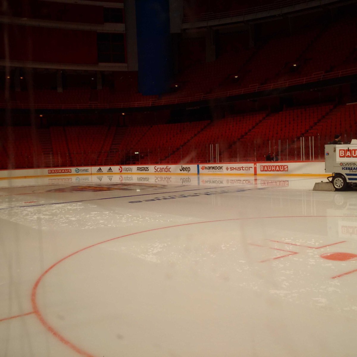 EHClothing's tweet image. The Senators will play the Avalanche in Sweden at the Ericsson Globe. This arena looks amazing😍🙌
