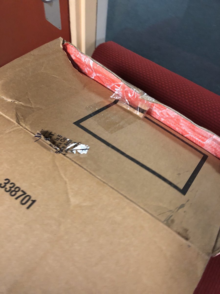 jessicallooney's tweet photo. .@thenorthface I️ got a package which was a bday present &amp; this is how it arrived. The box was open &amp; I️ could see the jacket poking out. https://t.co/Y5L1WnMN1i