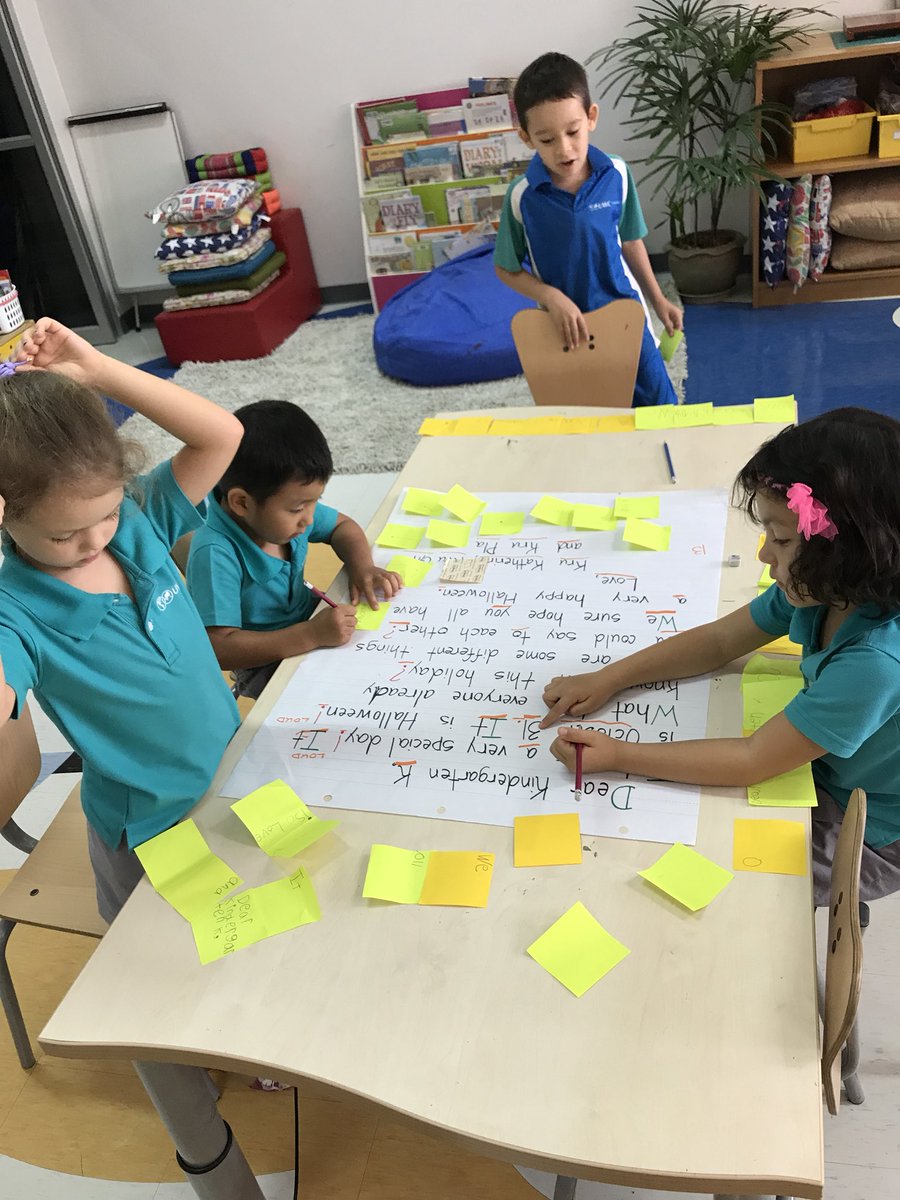 Making #connections “we are readers” #observationskills 2 build capacity as learners pulling words we know! #authenticwordwall @UWCThailand