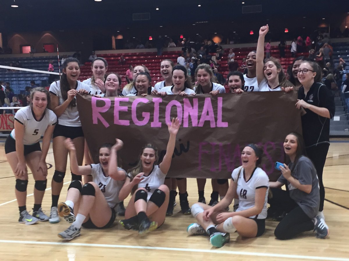 Congratulations to the Cinco Ranch volleyball team.  They beat Tompkins to advance to the Region III tournament.   Great season Falcons!
🏐🏐🏐