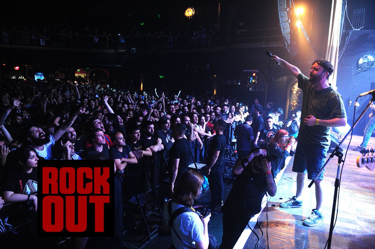 RockoutAr's tweet photo. #EternaInocencia la rompió en la primera fecha del #RockoutArgentina en el @TeatroFlores 💣 https://t.co/2iETC9z0Nn