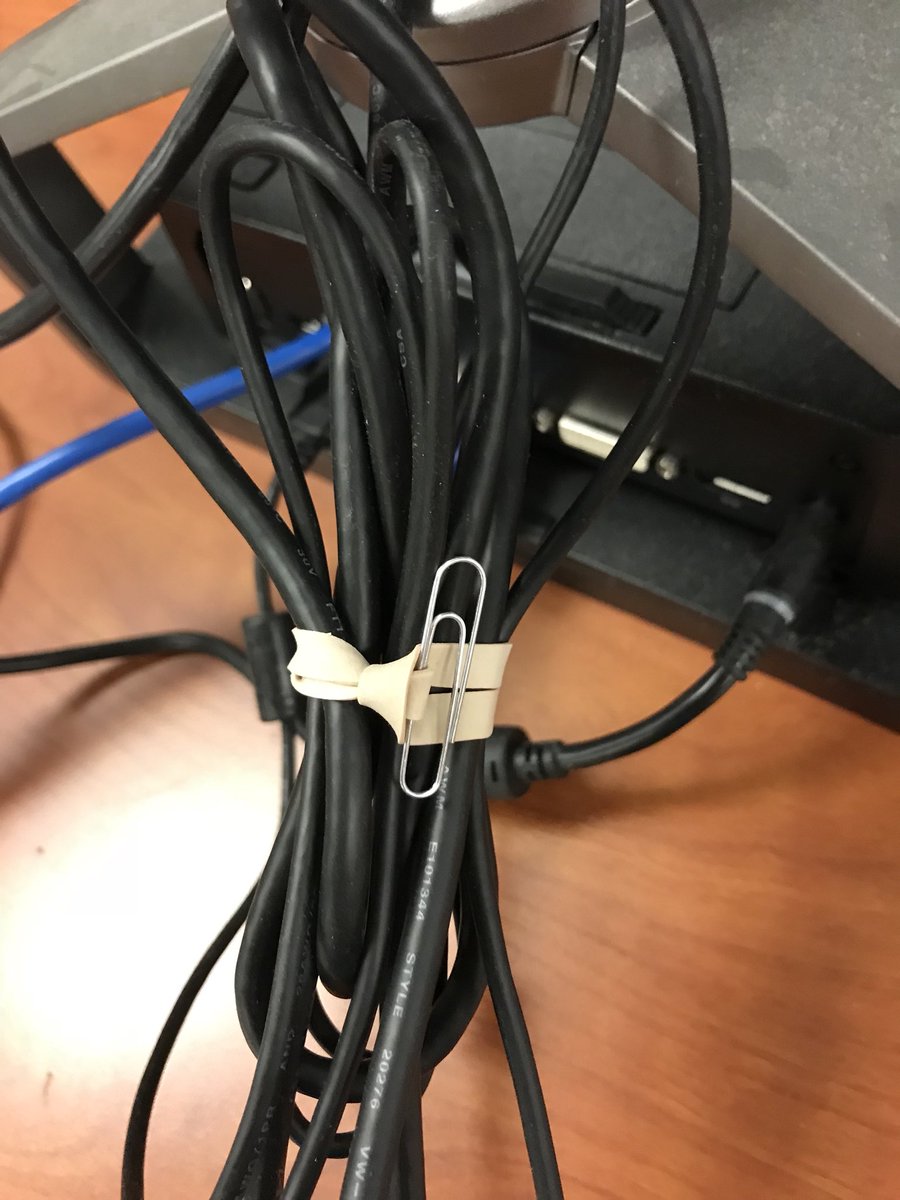 Natalie_Jordan's tweet photo. Couldn’t find a zip tie #officesupplyengineer #accountantproblems #deskcleanup https://t.co/Gjz7f4Vg4M