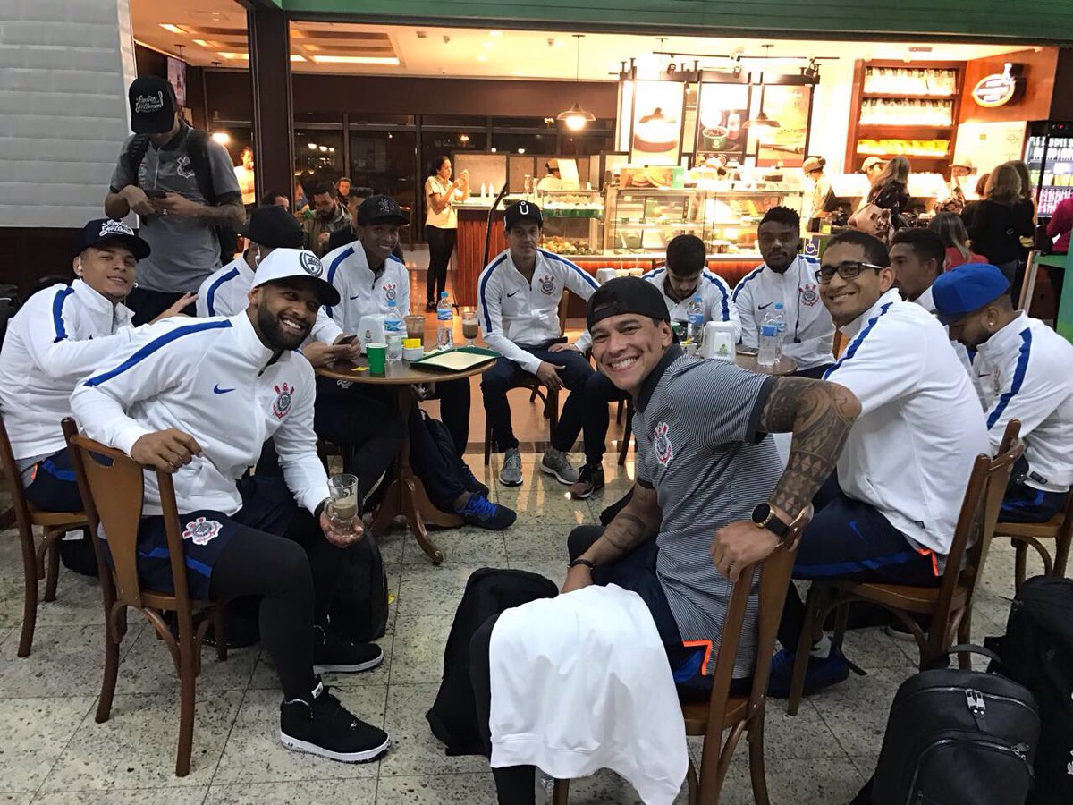 Embarque para Curitiba. A cada rodada nosso objetivo se aproxima. Elenco bastante focado #VaiCorinthians ⚫️⚪️🛫