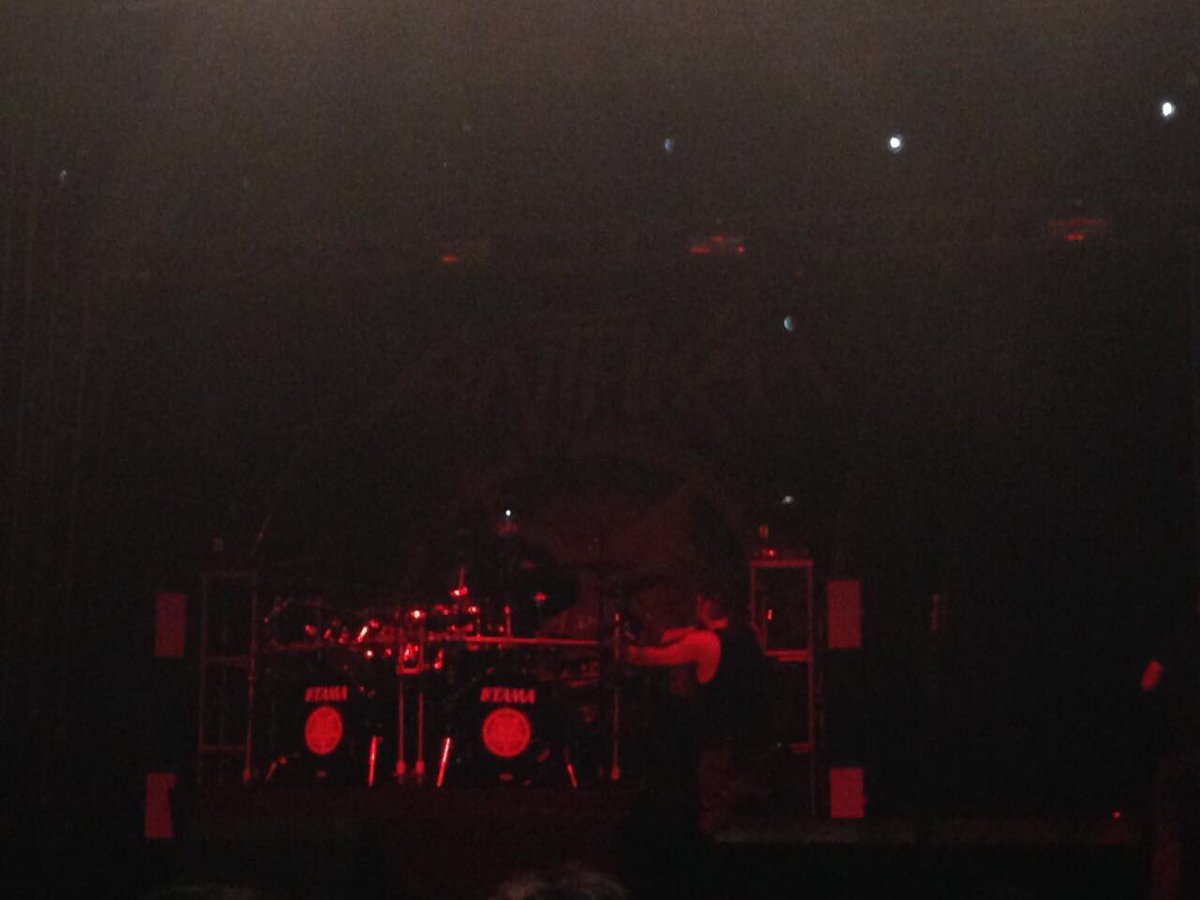 VickyCaba's tweet photo. #Anthrax #JockeyClubPy https://t.co/uNvUaNFj8e