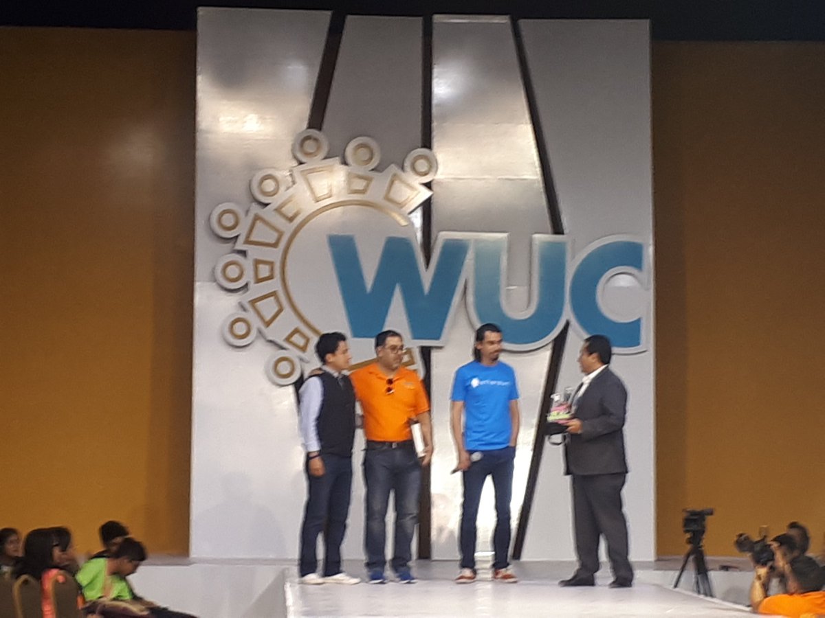 novaeramx's tweet photo. Nuestro Director Omar Silva Palancares dedicando unas palabras de inspiración a los emprendedores e innovadores; agradeciendo a Daniel Gómez por su charla en #WUC2017 https://t.co/f2emoiqsFt