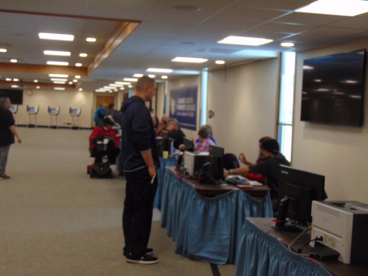JuliannaNWells's tweet photo. It's amazing to see how early people will go out to make a college a larger place and to see how much a community will get involved. #lcccelection #kiwaniscommunityhouse #storeygym #LCCC #Cheyenne https://t.co/QI1xKkE0Nn