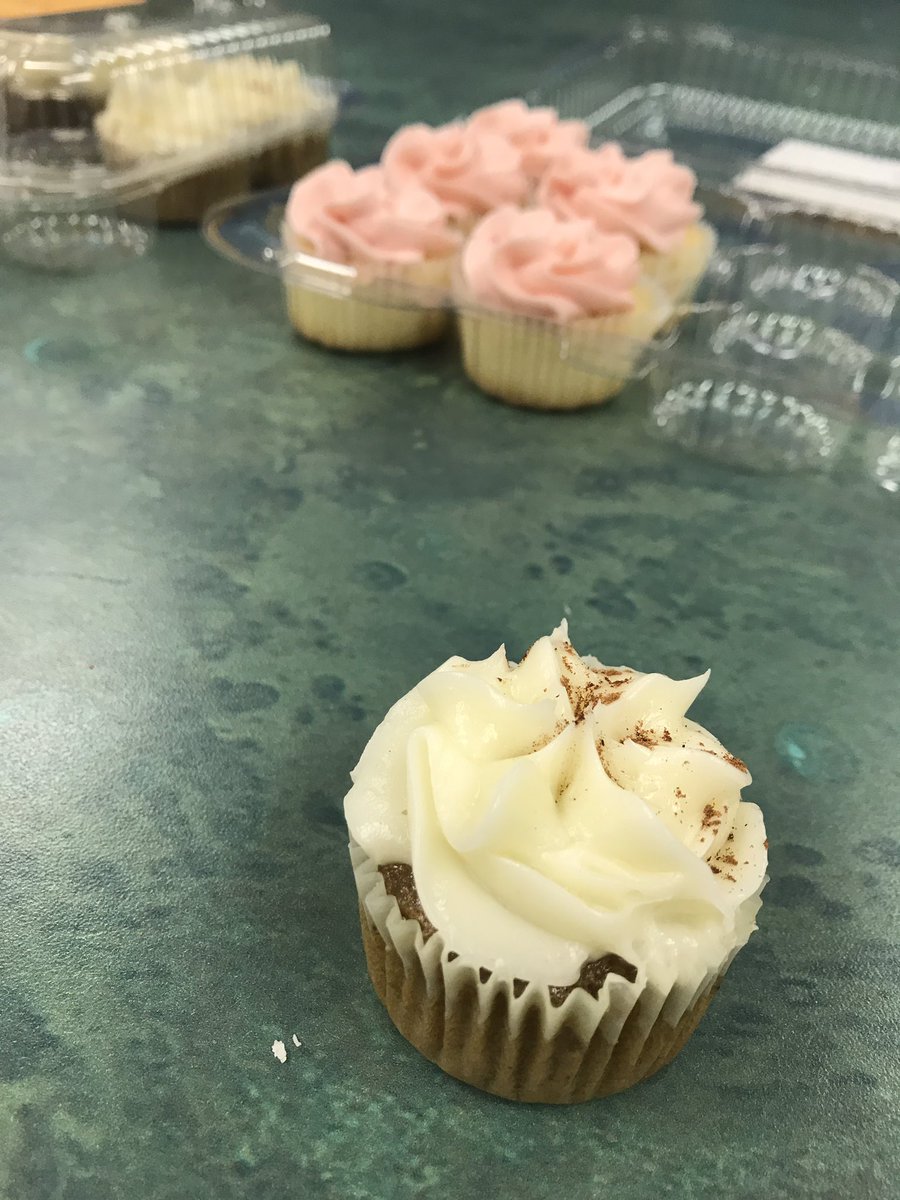 thomsonteaches's tweet photo. My day was sprinkled with joy by @cupcaketweets &amp; @sweeten_the_day! I nominate @GlenviewMNPS to get a special delivery next! #FollowTheJoy https://t.co/RTcTXagyRy