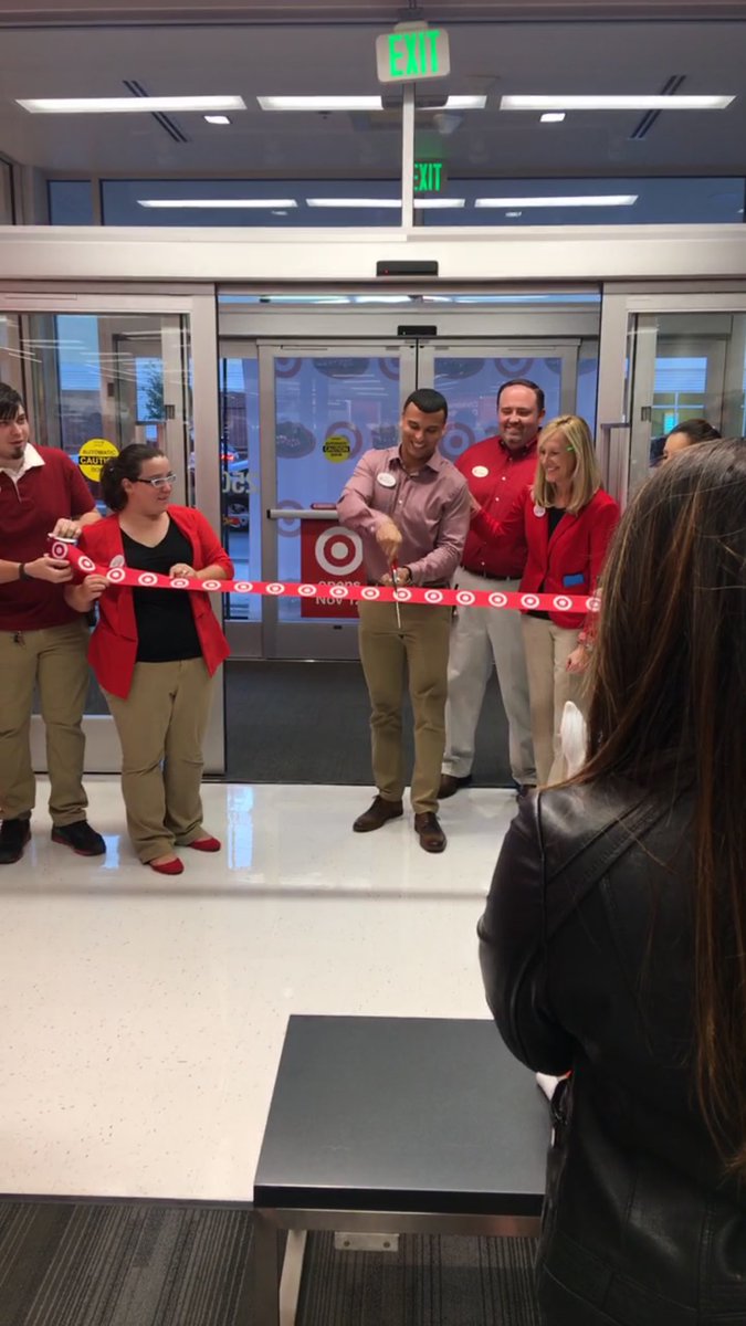Allan_Ray_'s tweet photo. Honored to be able to open the first Target Flex Format store in Florida on the campus of UF! @TargetNews @keith_mazzoni @MonMichelle6 🐊🎯 https://t.co/jBNHycGOR8