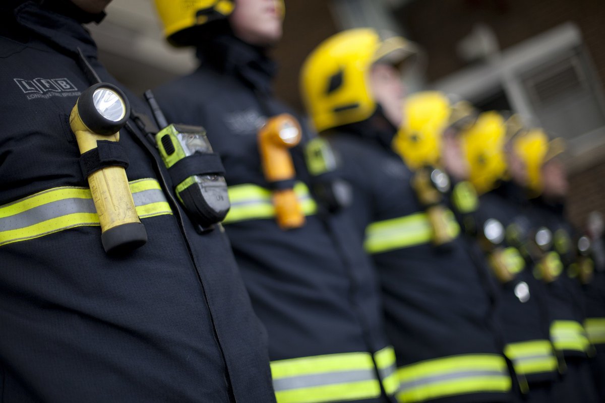 Parikiaki's tweet photo. Appeal for witnesses after #firefightersattacked with #fireworks in #TowerHamlets https://t.co/wBmfPPIuFD #TowerHamletsfireworks https://t.co/3tGQnpA09J
