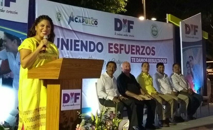 DanielMezaLoeza's tweet photo. Me encuentro acompañando a la Pdta. del @DIFAcapulco, Mtra. @PerlaEdithMR a quien reconozco su arduo labor al frente de esta noble Institución.

Felicidades a todo su gran equipo por siempre unir esfuerzos en favor de los más vulnerables de #Acapulco. https://t.co/ZjlgCFKAyM