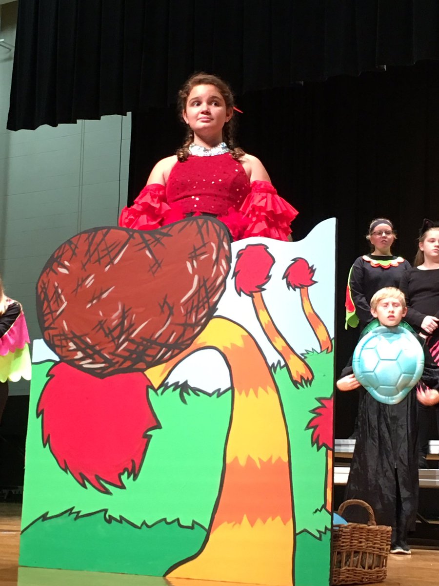CreekviewIS's tweet photo. The Seussical cast is working hard at dress rehearsal for their upcoming performances this weekend! This will be a show you won't want to miss! #PTBM https://t.co/HLlHeX6O9J